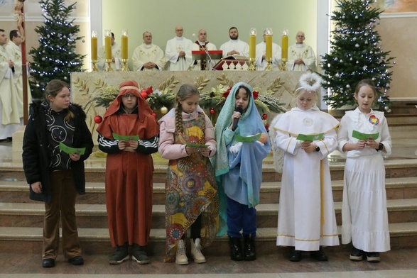 Kolędnicy misyjni spotkali się w sanktuarium Matki Bożej Latyczowskiej.
