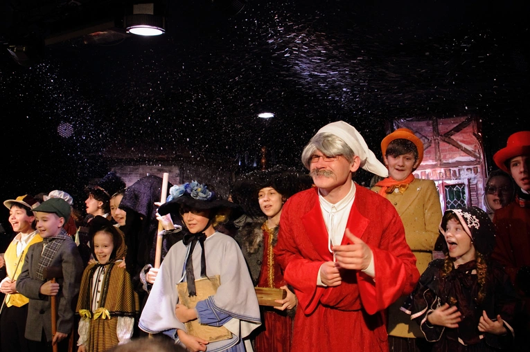 Teatr Nasz z Kleczy Dolnej w spektaklu 'A Christmas Carol 3.0"