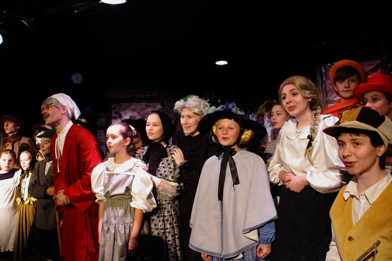 Teatr Nasz z Kleczy Dolnej w spektaklu 'A Christmas Carol 3.0"