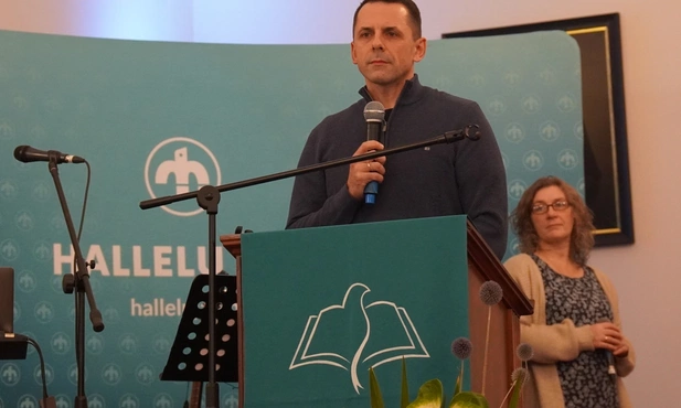 Z Biblią w sypialni i podczas małżeńskich nieporozumień