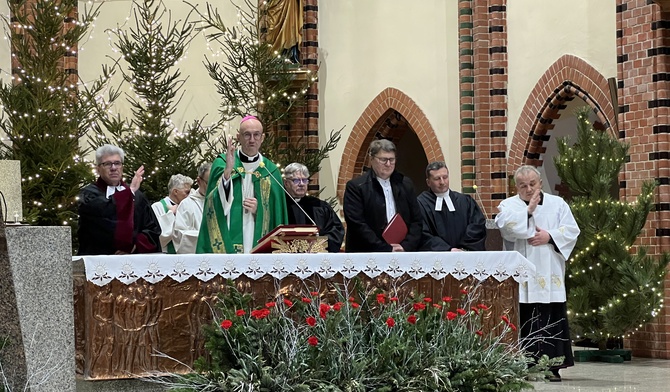 Bp Niemiec: Kościół musi być misyjny przez miłość