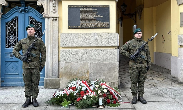 Ta przeszłość pomaga nam wyciągać wnioski na przyszłość