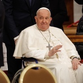 Papież zachęca do lektury nowego wydania katechizmu młodych
