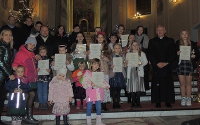 Laureaci trzech pierwszych miejsc oraz wyróżnieni otrzymali statuetki, pamiątkowe dyplomy, nagrody lub bony pieniężne do zrealizowania w sieciach popularnych sklepów.