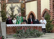 Nabożeństwo zakończyło się błogosławieństwem udzielonym wspólnie przez obecnych w kościele duchownych różnych wyznań.
