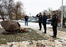 Wśród składających wiązanki byli przedstawiciele władz miasta, stowarzyszeń i Muzeum Historycznego Skierniewic.