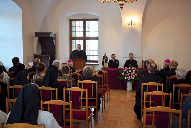 W spotkaniu zięli udział liczni kapłani, siostry zakonne oraz mieszkańcy Sandomierza.
