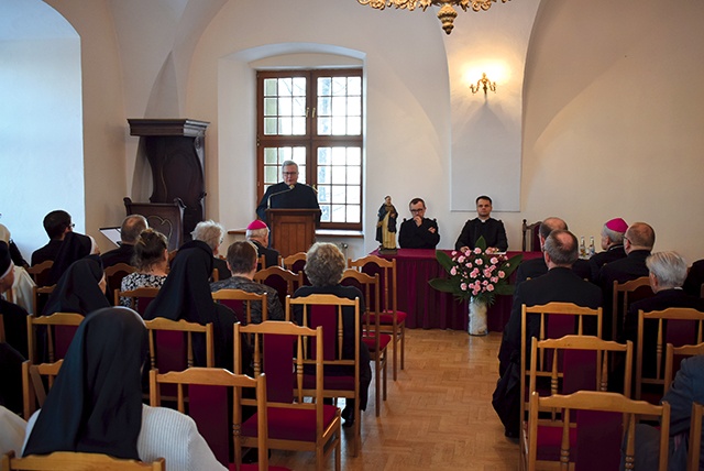 W spotkaniu zięli udział liczni kapłani, siostry zakonne oraz mieszkańcy Sandomierza.