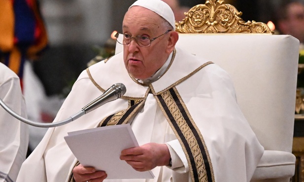 Papież o „Fiducia supplicans”: błogosławienie osób, nie związków