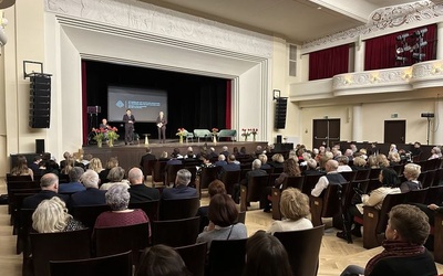 Konferencja odbyła się w nowej sali widowiskowej MDK.