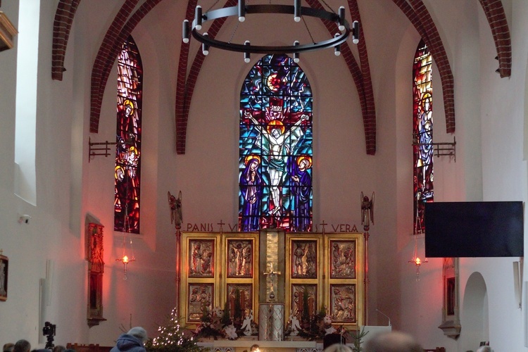 Poświęcenie ołtarza w odnowionym kościele pw. św. Zygmunta i św. Jadwigi Śl. w Kędzierzynie-Koźlu