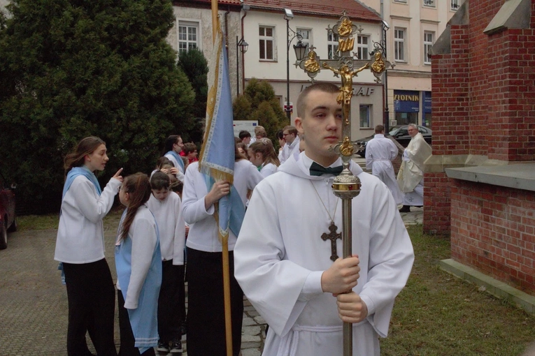 Poświęcenie ołtarza w odnowionym kościele pw. św. Zygmunta i św. Jadwigi Śl. w Kędzierzynie-Koźlu