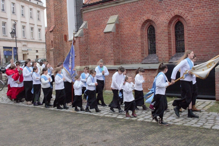 Poświęcenie ołtarza w odnowionym kościele pw. św. Zygmunta i św. Jadwigi Śl. w Kędzierzynie-Koźlu