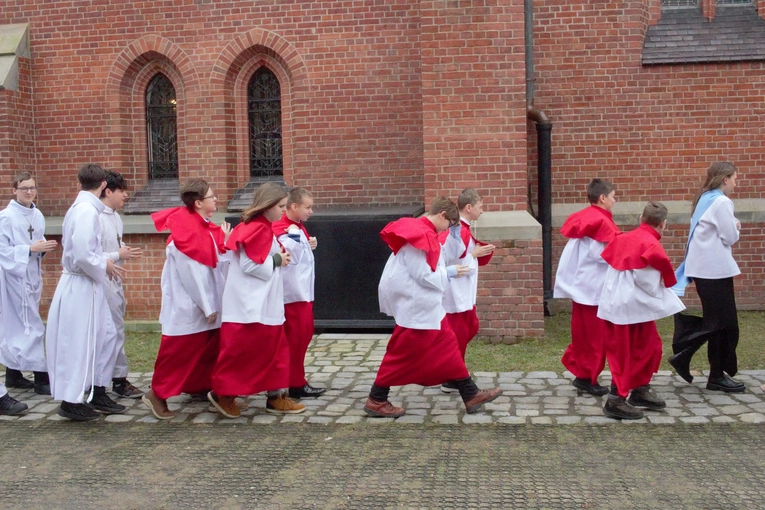 Poświęcenie ołtarza w odnowionym kościele pw. św. Zygmunta i św. Jadwigi Śl. w Kędzierzynie-Koźlu