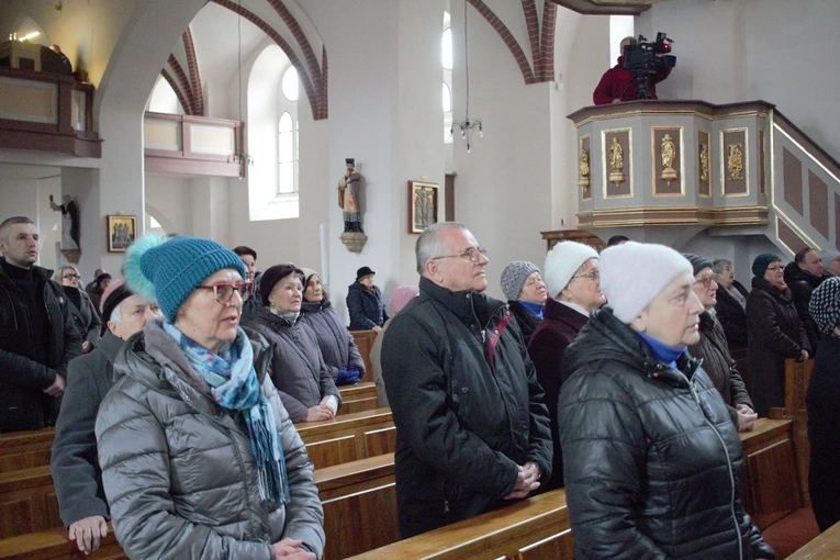 Poświęcenie ołtarza w odnowionym kościele pw. św. Zygmunta i św. Jadwigi Śl. w Kędzierzynie-Koźlu