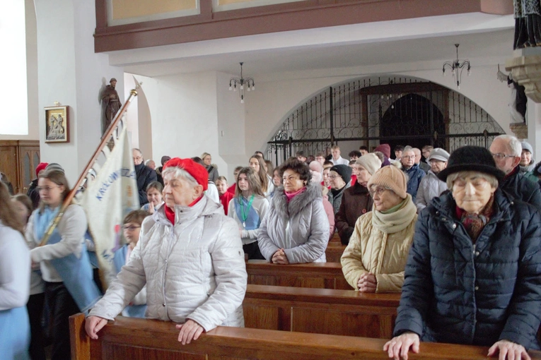 Poświęcenie ołtarza w odnowionym kościele pw. św. Zygmunta i św. Jadwigi Śl. w Kędzierzynie-Koźlu