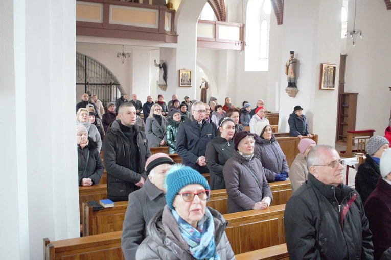 Poświęcenie ołtarza w odnowionym kościele pw. św. Zygmunta i św. Jadwigi Śl. w Kędzierzynie-Koźlu