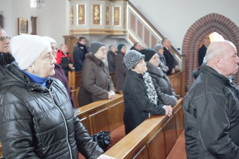 Poświęcenie ołtarza w odnowionym kościele pw. św. Zygmunta i św. Jadwigi Śl. w Kędzierzynie-Koźlu