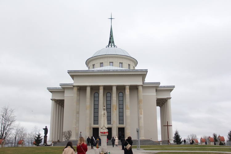 Dąbrowa Tarnowska. 15 lat nieustannej adroacji