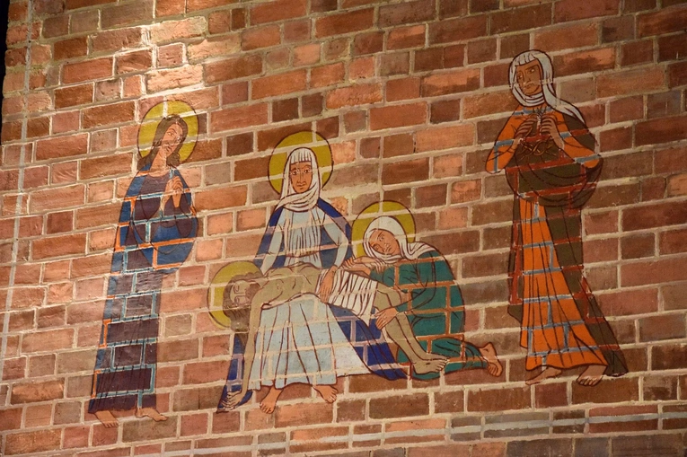 Polichromie w prezbiterium kościoła farnego w Radomiu