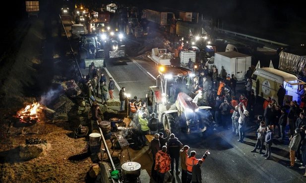 Protestujący rolnicy na auutostradzie A4