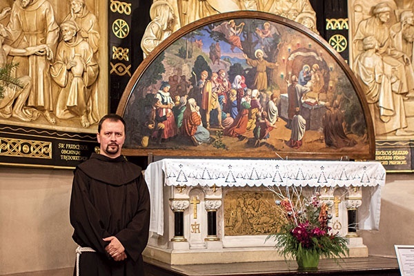 W jednej z kaplic bazyliki wyeksponowano obraz wiszący  na co dzień w wirydarzu klasztoru. Przedstawia scenę  sprzed ośmiuset lat.