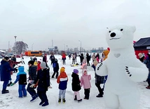 	W Mszczonowie do zabawy zachęcał niedźwiedź polarny.