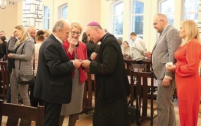 Po Eucharystii odbyło się spotkanie wspólnotowe, podczas którego zgromadzeni przełamali się opłatkiem.