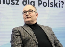 Krzysztof Rak doktor historii, dyrektor zarządzający Fundacji Współpracy Polsko- -Niemieckiej. Publikuje w prasie polskiej i niemieckiej. Jest autorem m.in. głośnych książek na temat relacji polsko--niemieckich: „Polska – niespełniony sojusznik Hitlera” oraz „Piłsudski: między Stalinem a Hitlerem”. 