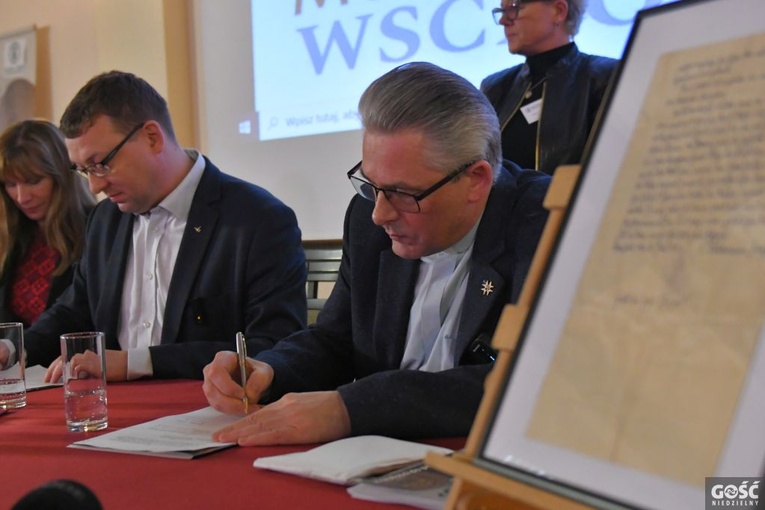 Dziś we Wschowie zaprezentowano najstarszą na świecie kapsułę czasu