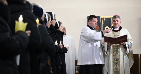 Bp Zieliński: Osoby konsekrowane, zwłaszcza we współczesnym świecie, mają sporo do powiedzenia
