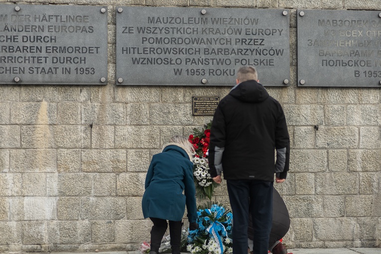 Międzynarodowy Dzień Pamięci o Ofiarach Holocaustu.