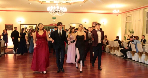 Studniówka w "katoliku" w Legnicy