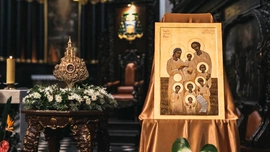 Relikwiarz błogosławionych i ikona napisana przez Rafała Krużla.