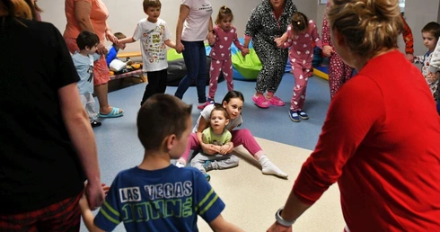 Caritas, piżama party i chusteczka haftowana 