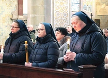 Z procesją płonących gromnic i śpiewem ostatnich kolęd, łączyła się żarliwa modlitwa o nowe powołania do służby Bożej.