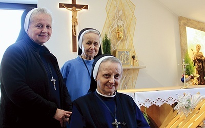 Rodzone siostry Ania, Agata i Terenia – tu mają blisko Maryję i siebie.