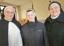 Od lewej: s. Krystyna Pogwizd, dominikanka, s. Sylwia Baron, służebniczka starowiejska, i s. Pacyfika Pławecka, józefitka.