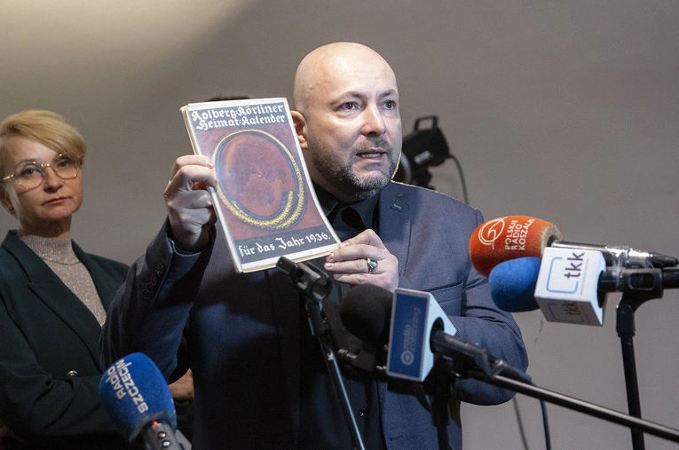 Prezentacja kopii gockiego naszyjnika
