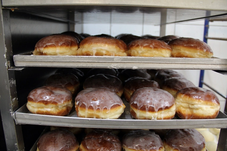 Smażenie pączków na tłusty czwartek