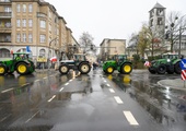 Poznań: Według policji około 1,4 tys. rolniczych ciągników na proteście w centrum miasta