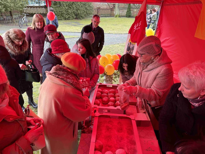 Akcja charytatywna "Wyślij pączka do Afryki"