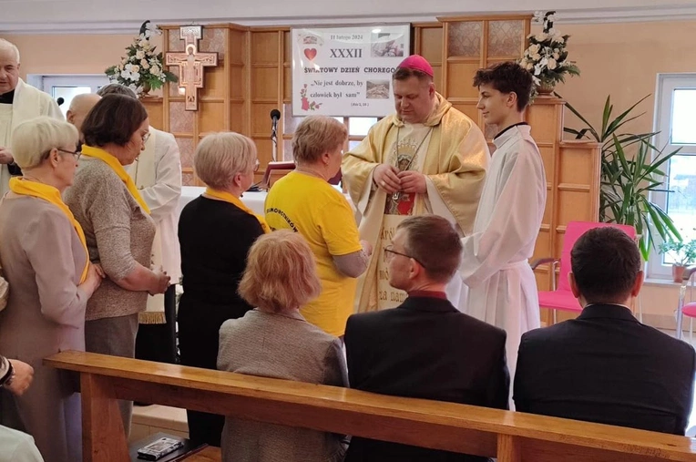 Bp Adrian Put odwiedził chorych w głogowskim szpitalu i hospicjum