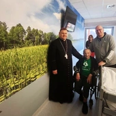 Bp Adrian Put odwiedził chorych w głogowskim szpitalu i hospicjum