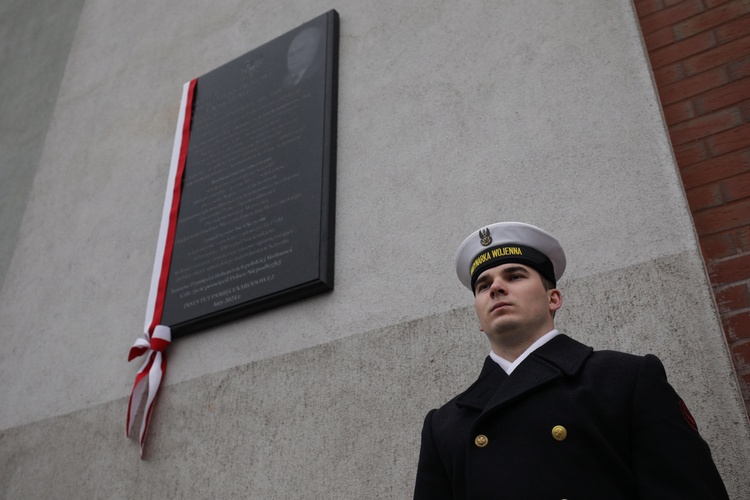 Odsłonięcie taplicy pamiętkowej prezydenta Lecha Kaczyńskiego