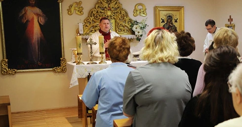 Stosunek do ludzi chorych i cierpiących jest miarą naszego człowieczeństwa