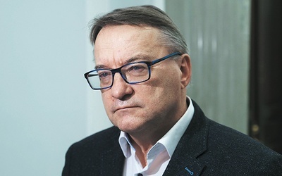 Marek Biernacki prawnik, polityk, poseł PSL. Współautor ustawy o IPN. W rządzie premiera Buzka był ministrem spraw wewnętrznych i administracyjnych, zainicjował utworzenie Centralnego Biura Śledczego w policji. W drugim rządzie Tuska był ministrem sprawiedliwości, a następnie koordynatorem ds. służb specjalnych.  Od 2015 r. jest członkiem sejmowej Komisji ds. Służb Specjalnych. 