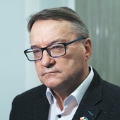 Marek Biernacki prawnik, polityk, poseł PSL. Współautor ustawy o IPN. W rządzie premiera Buzka był ministrem spraw wewnętrznych i administracyjnych, zainicjował utworzenie Centralnego Biura Śledczego w policji. W drugim rządzie Tuska był ministrem sprawiedliwości, a następnie koordynatorem ds. służb specjalnych.  Od 2015 r. jest członkiem sejmowej Komisji ds. Służb Specjalnych. 