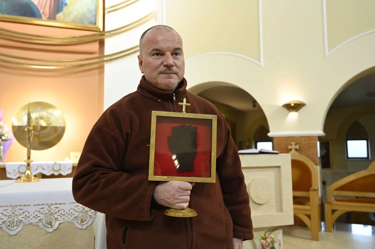 O. Robert Krawiec OFM Cap. i relikwie św. Ojca Pio w Cygańskim Lesie