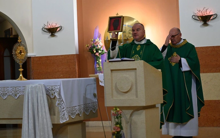 O. Robert Krawiec OFM Cap. i relikwie św. Ojca Pio w Cygańskim Lesie